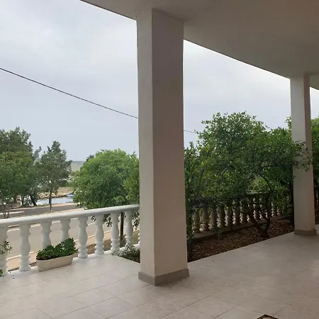 Apartmani Spomenka Seline Exterior photo